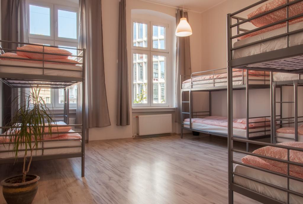 Hostel Mango Познань Екстер'єр фото