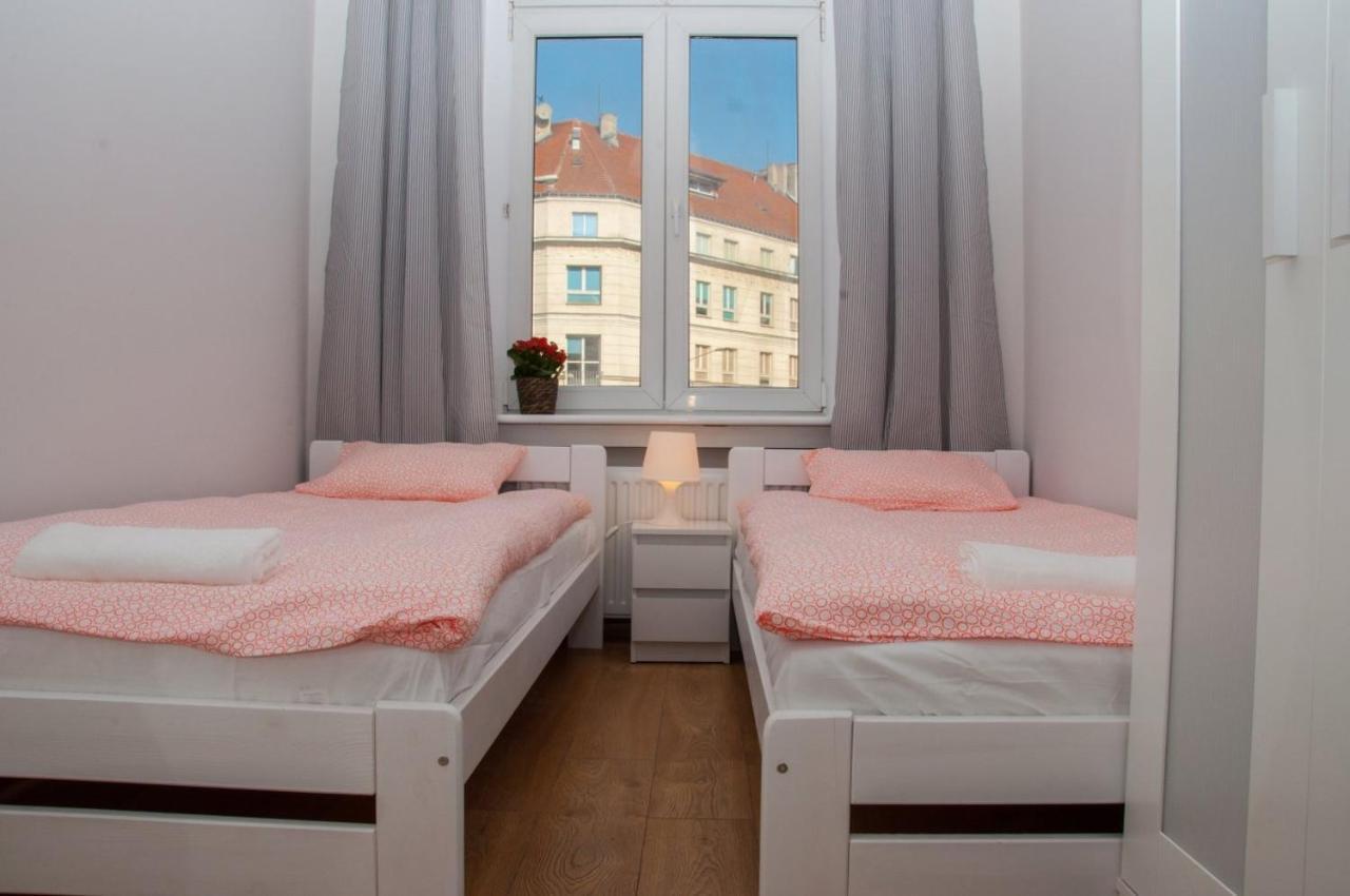 Hostel Mango Познань Екстер'єр фото